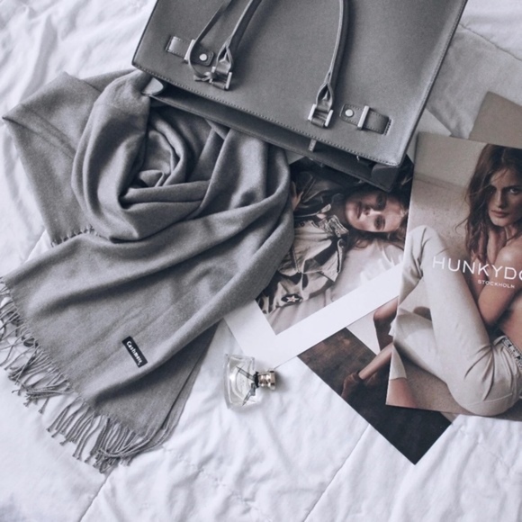 "Cleopatra" (Grey) - Picture 4 of 8